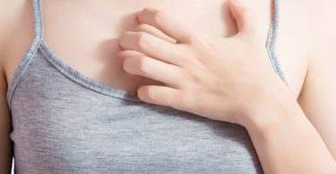 чешется правая грудь