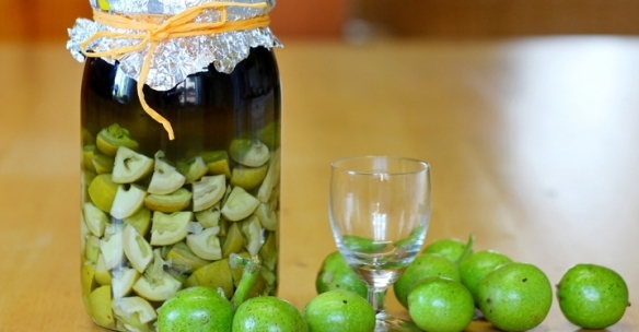 Настой зеленых грецких орехов