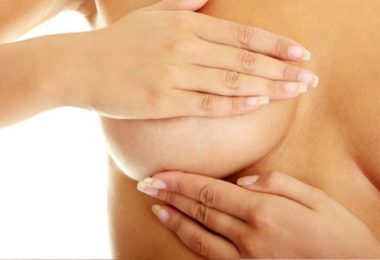 не болит грудь перед месячными