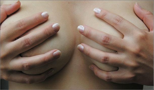 одна грудь больше